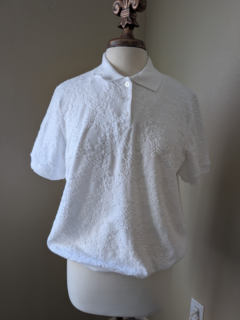 Alfred Dunner White Textured Short-Sleeve Polo Top - Women